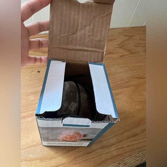 NIB New Room 2 Room Natural Himalayan Salt Lamp
Natural Wood Base - USB Powered - Picture 8 of 17